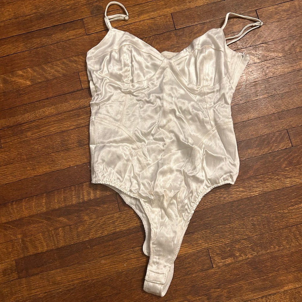 ✨NWT✨Zara White Satin Bodysuit